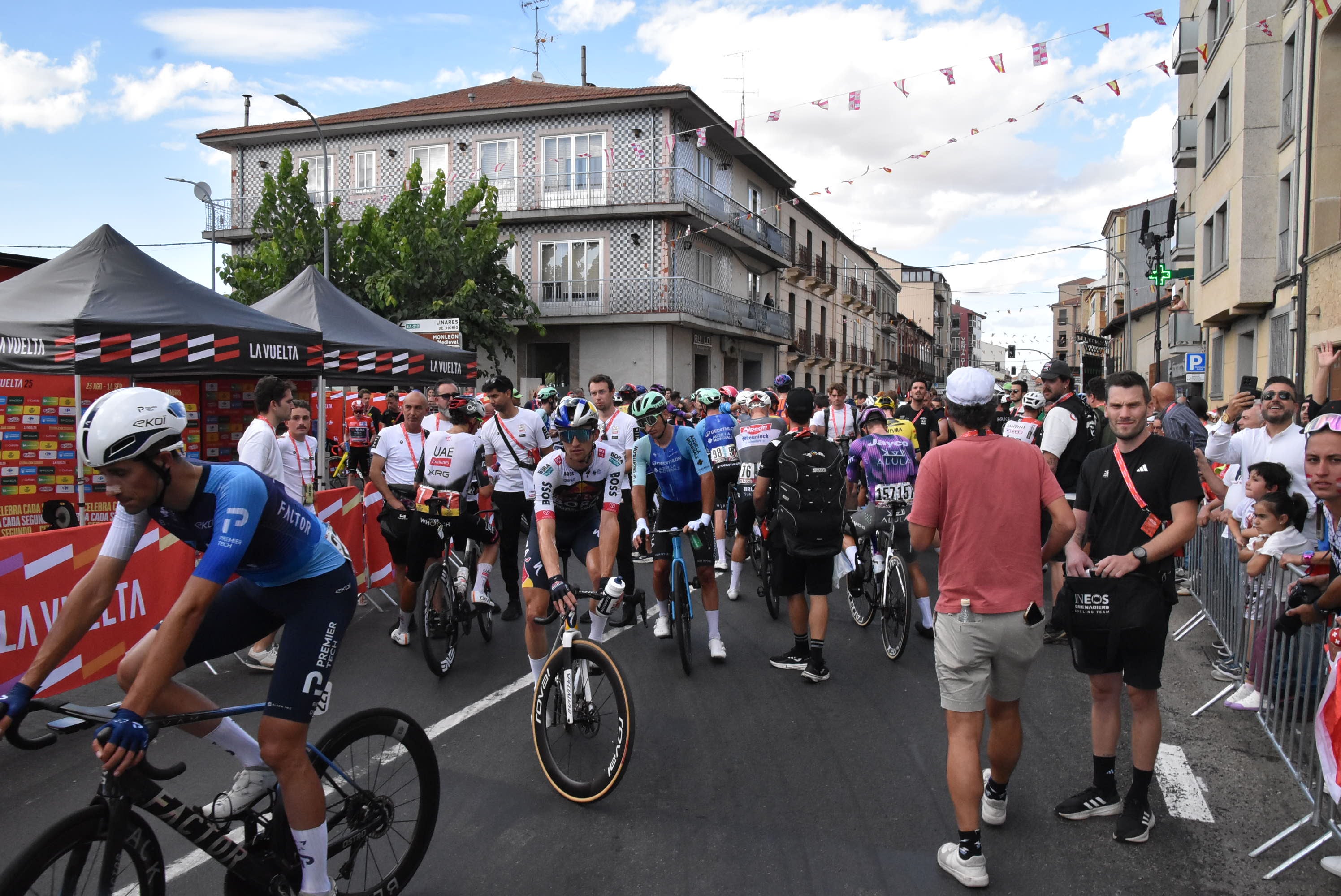 Guijuelo vive una gran jornada de ciclismo con gran ambiente en sus calles