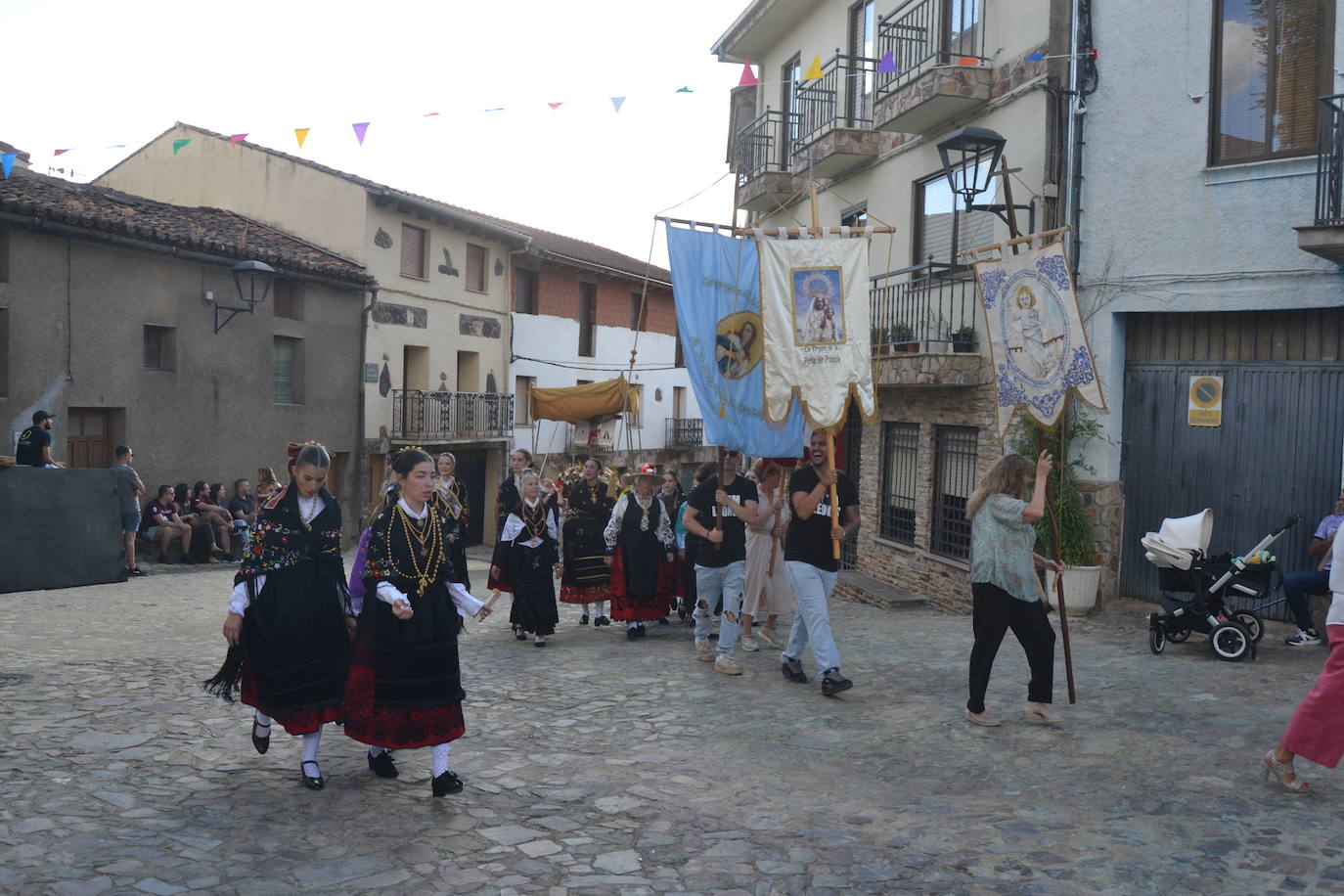 Monsagro cumple con la tradicional subida del Cristo