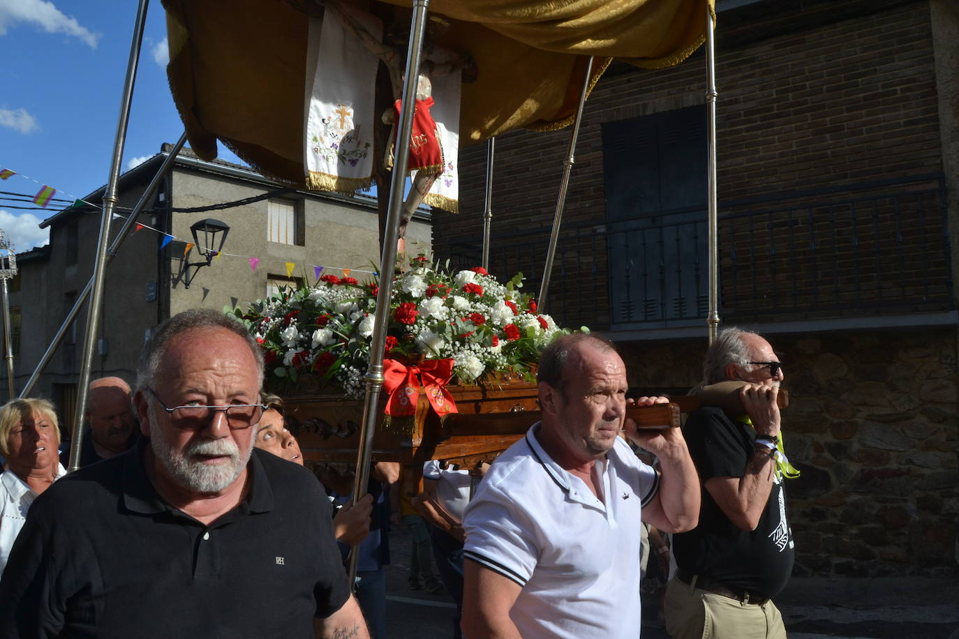 Monsagro cumple con la tradicional subida del Cristo