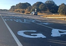 Pintadas contra Israel en la carretera por donde pasará el pelotón de la Vuelta