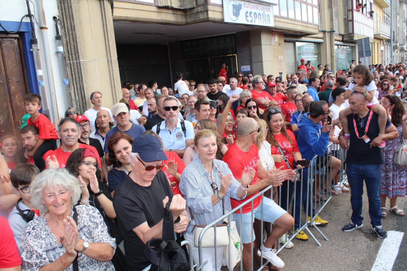 Guijuelo vive una gran jornada de ciclismo con gran ambiente en sus calles