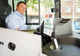 Cartel en un autobús urbano en el «Día sin mi coche» del pasado año.