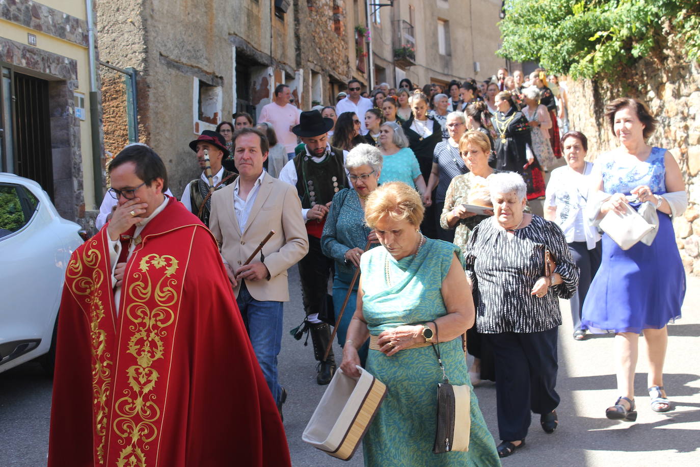 Exhibición de folclore en Monsagro para el Santo Cristo del Amparo