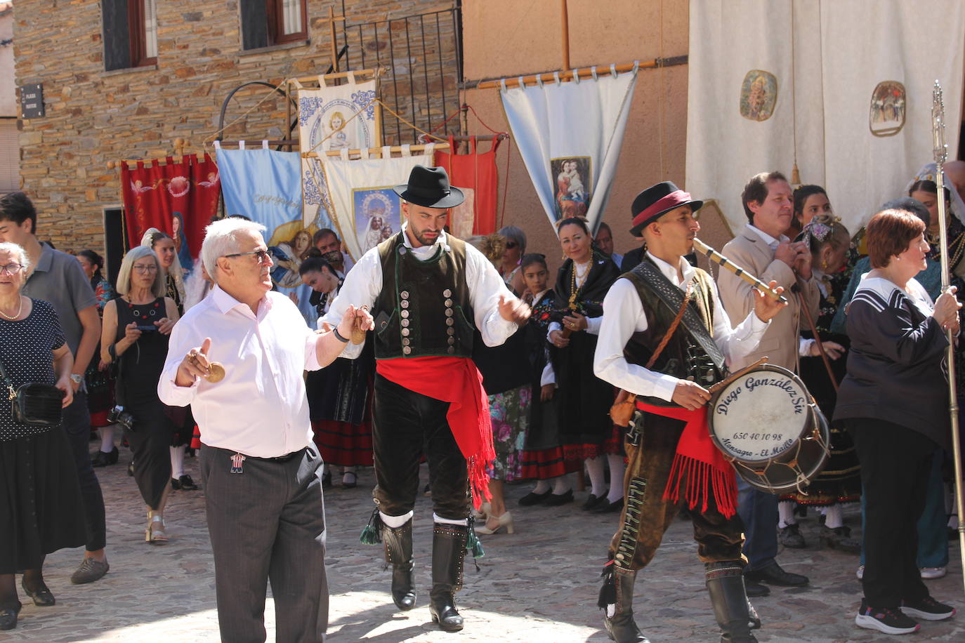 Exhibición de folclore en Monsagro para el Santo Cristo del Amparo