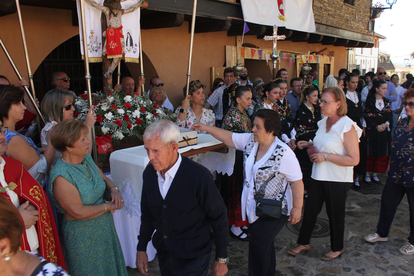 Exhibición de folclore en Monsagro para el Santo Cristo del Amparo