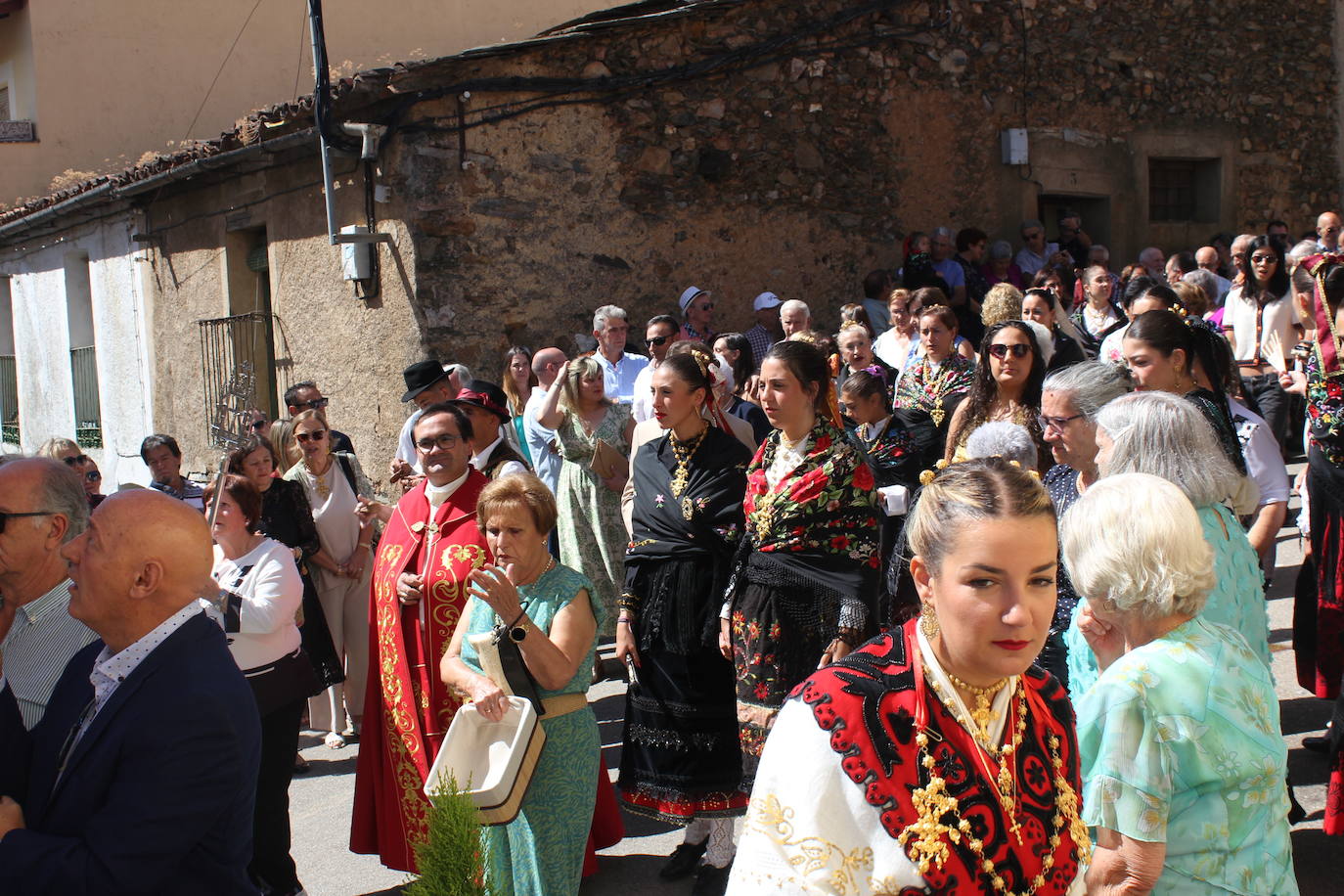Exhibición de folclore en Monsagro para el Santo Cristo del Amparo