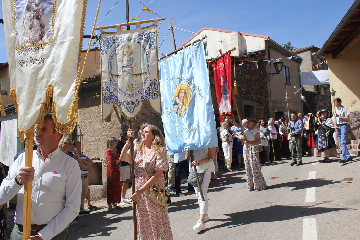 Exhibición de folclore en Monsagro para el Santo Cristo del Amparo
