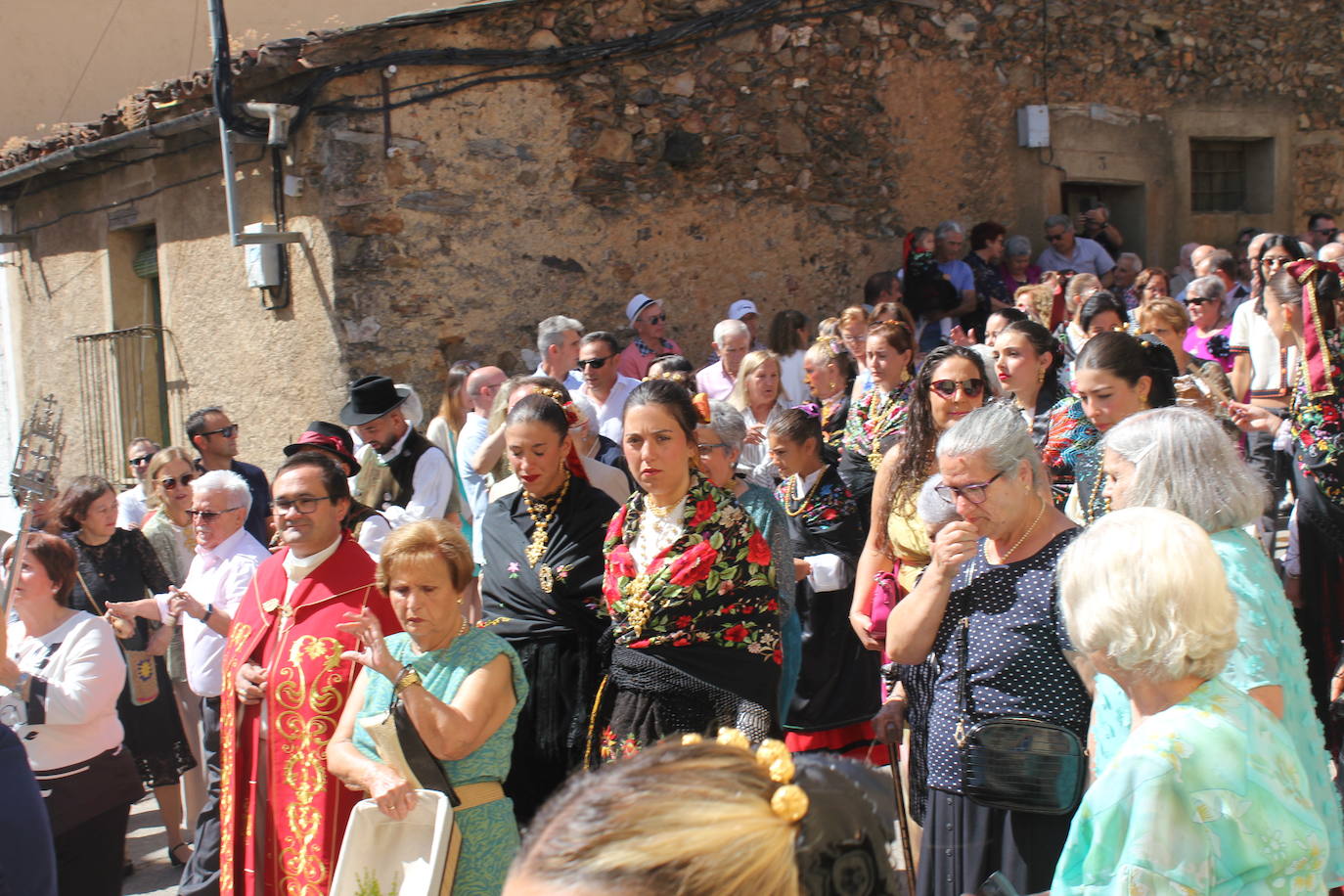 Exhibición de folclore en Monsagro para el Santo Cristo del Amparo