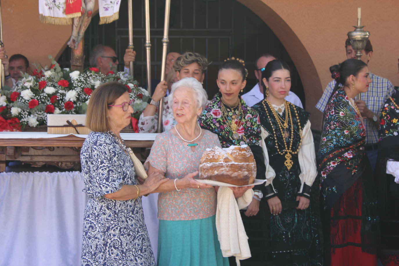 Exhibición de folclore en Monsagro para el Santo Cristo del Amparo