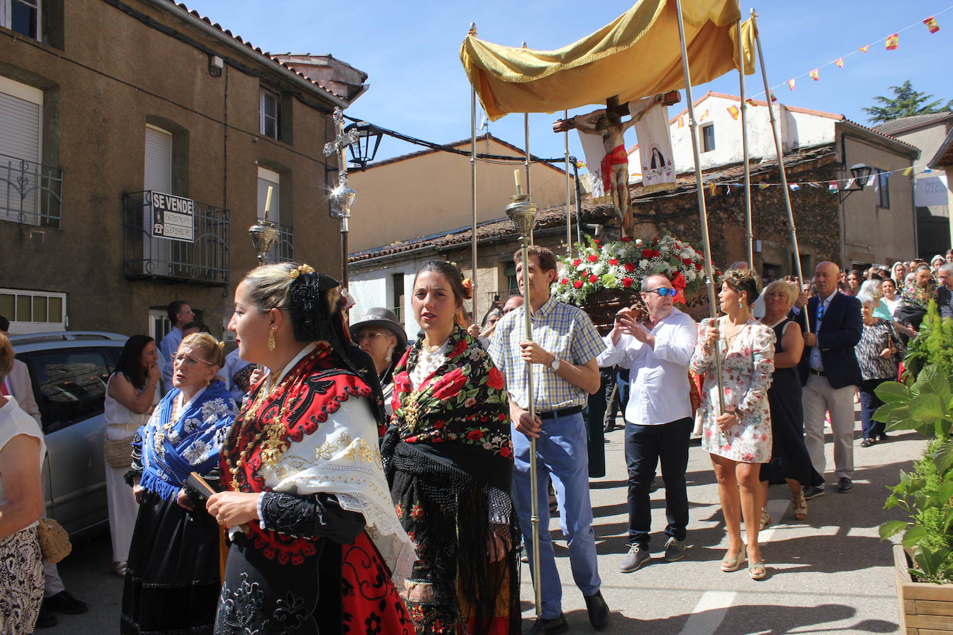 Exhibición de folclore en Monsagro para el Santo Cristo del Amparo
