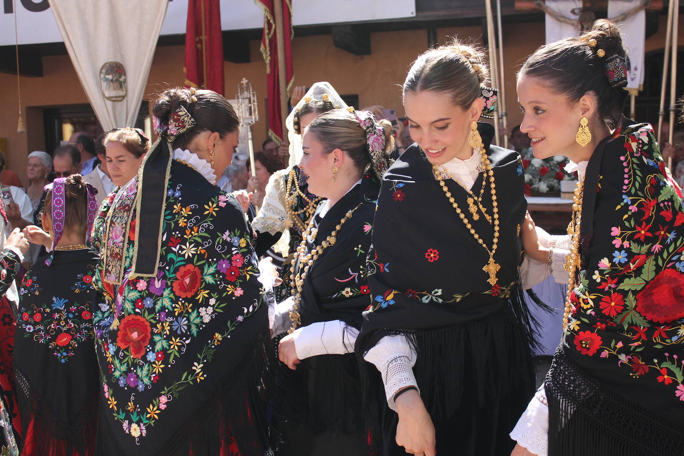Exhibición de folclore en Monsagro para el Santo Cristo del Amparo