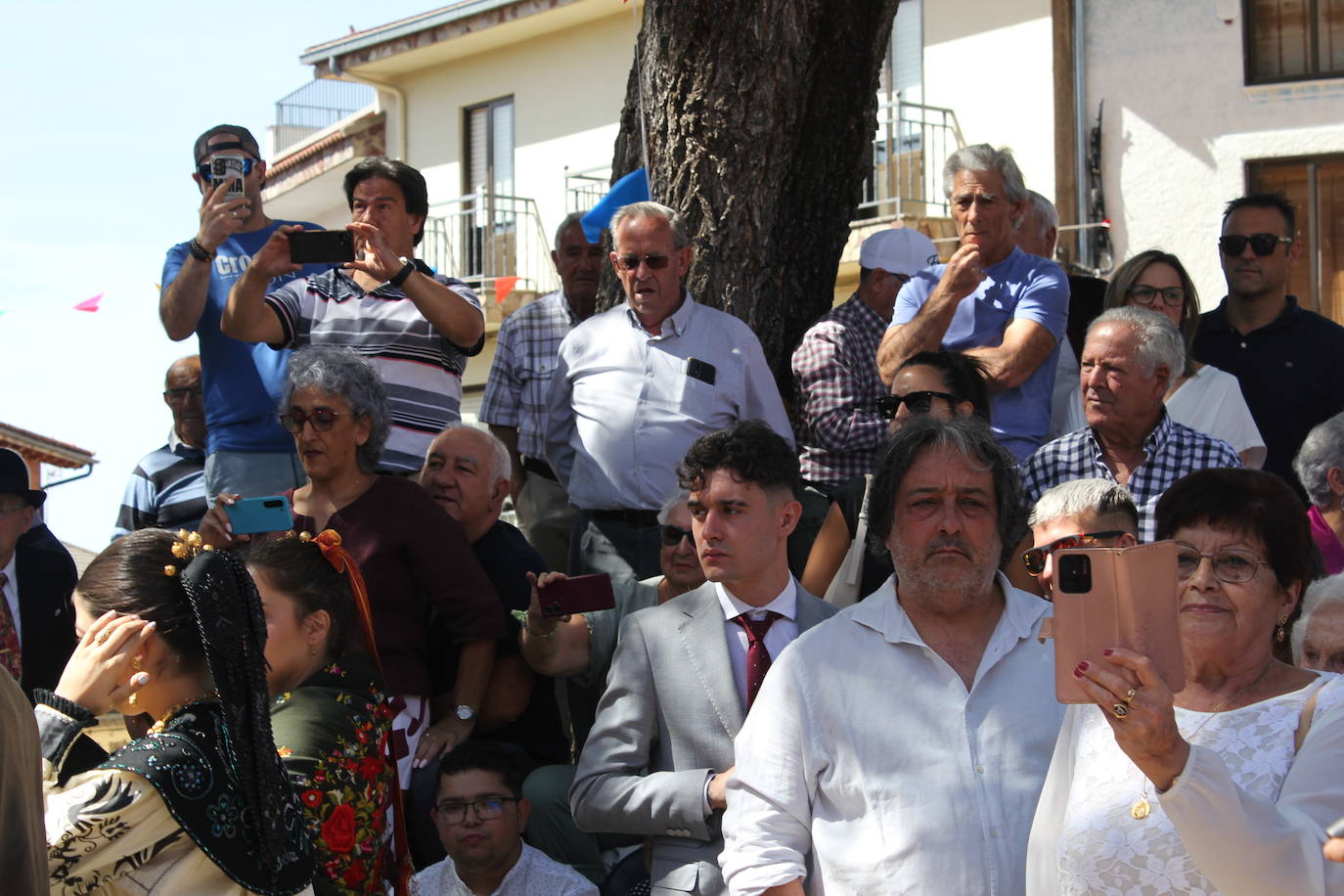 Exhibición de folclore en Monsagro para el Santo Cristo del Amparo