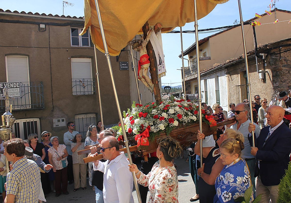 Exhibición de folclore en Monsagro para el Santo Cristo del Amparo