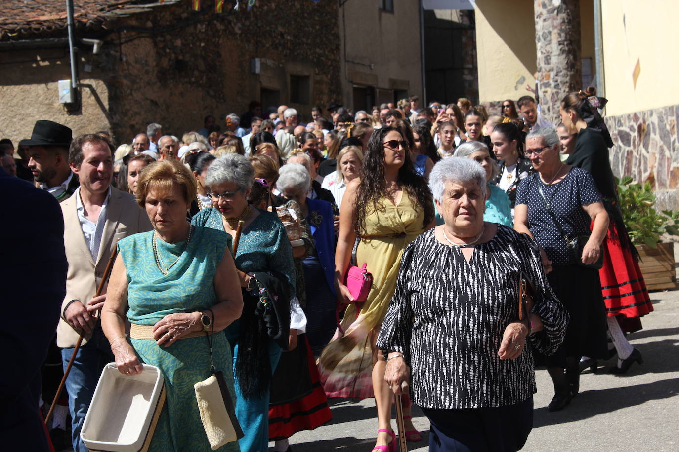 Exhibición de folclore en Monsagro para el Santo Cristo del Amparo