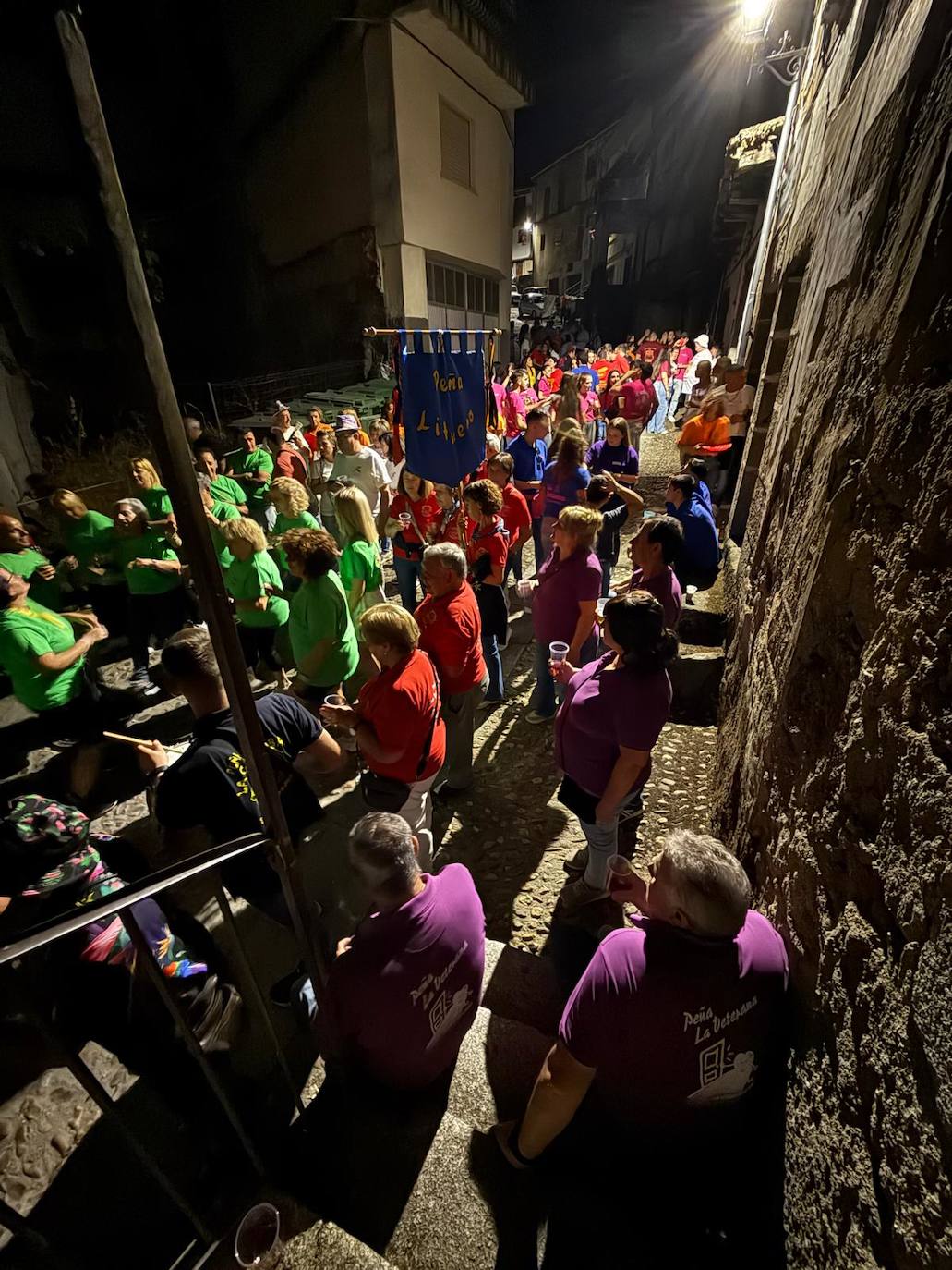 San Esteban de la Sierra saborea el limón y su día de peñas