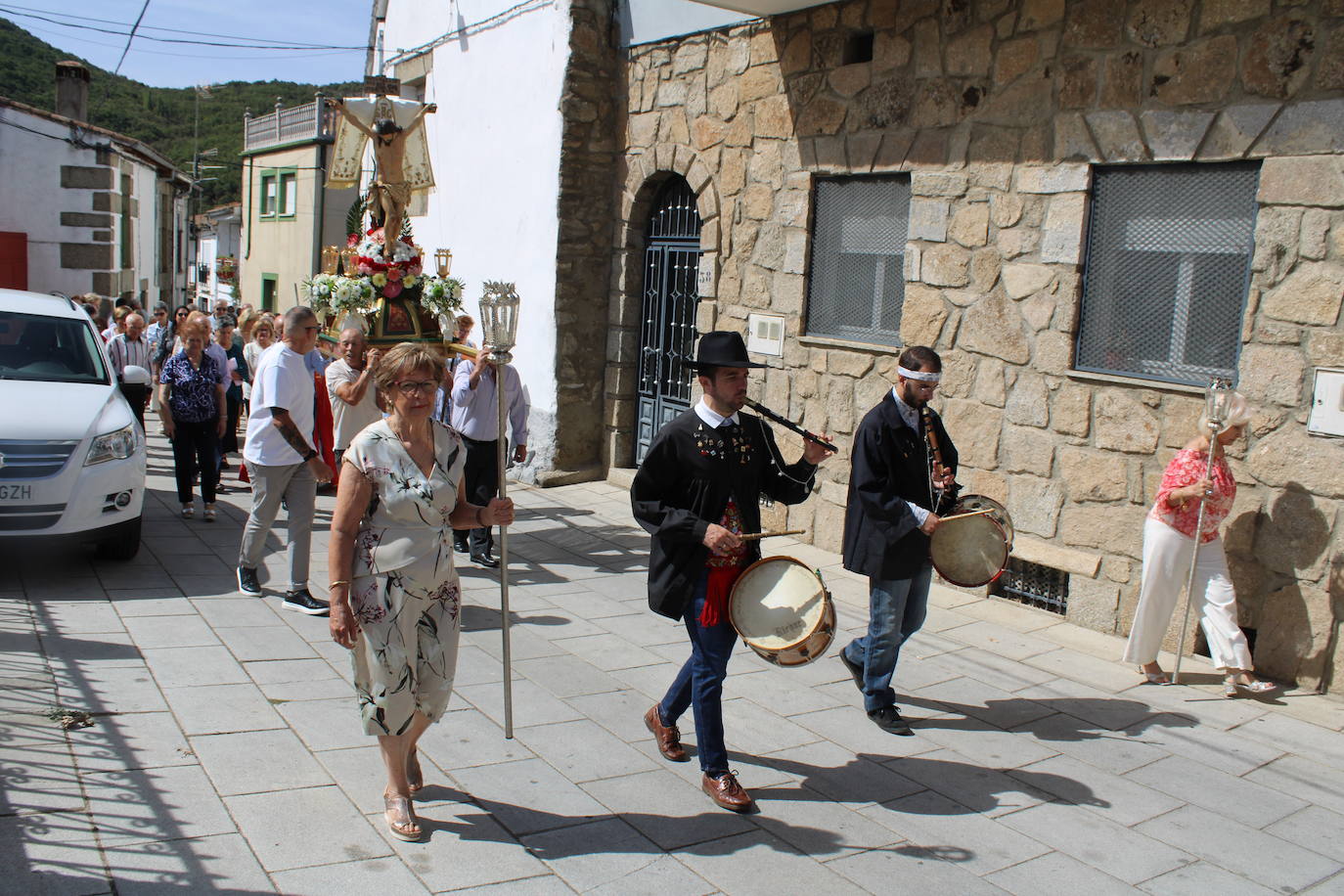 Los fieles de Sanchotello acompañan al Cristo