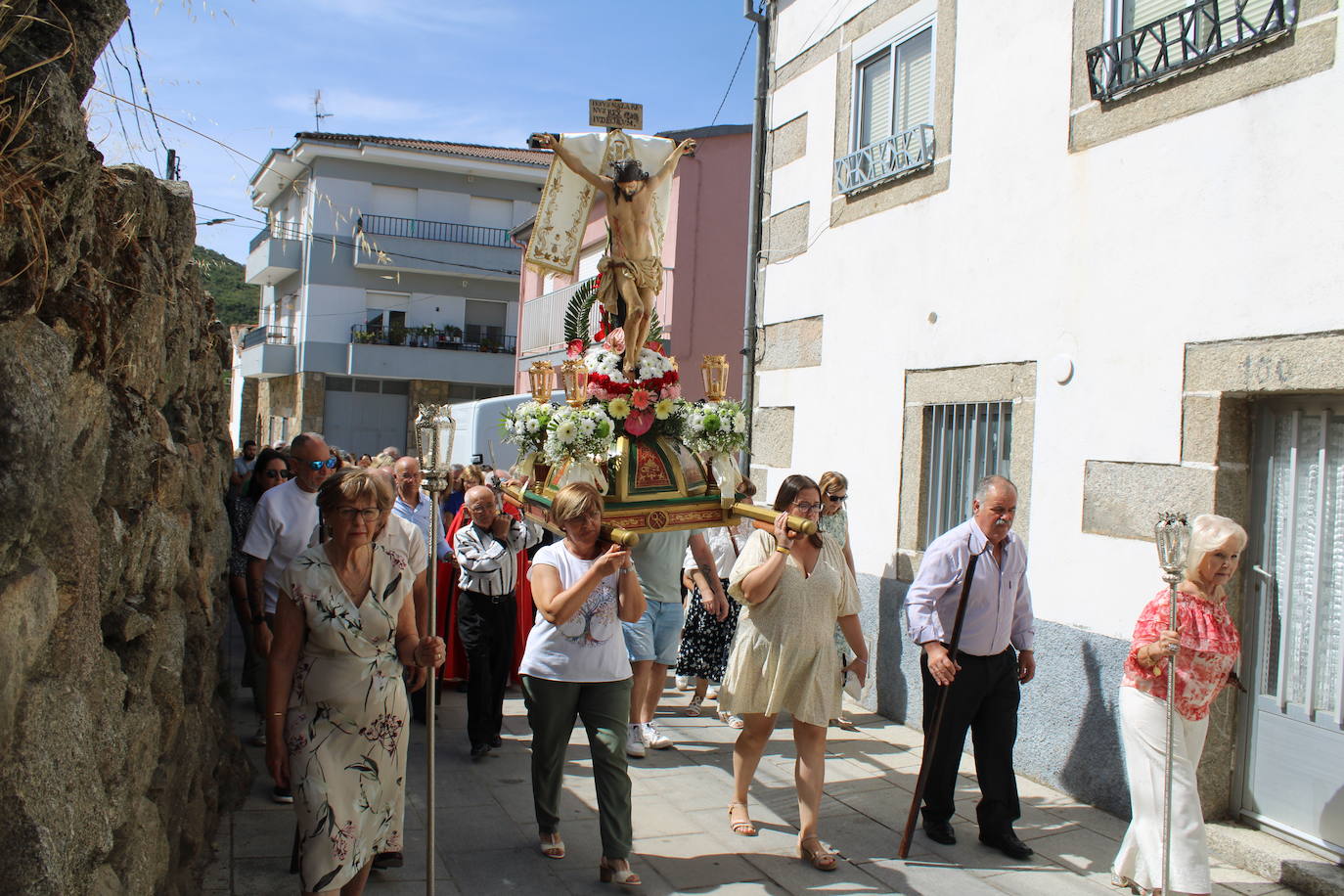 Los fieles de Sanchotello acompañan al Cristo
