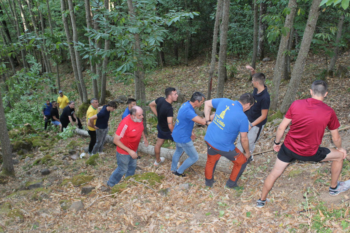 San Esteban de la Sierra celebra una intensa jornada de vísperas en honor al Cristo