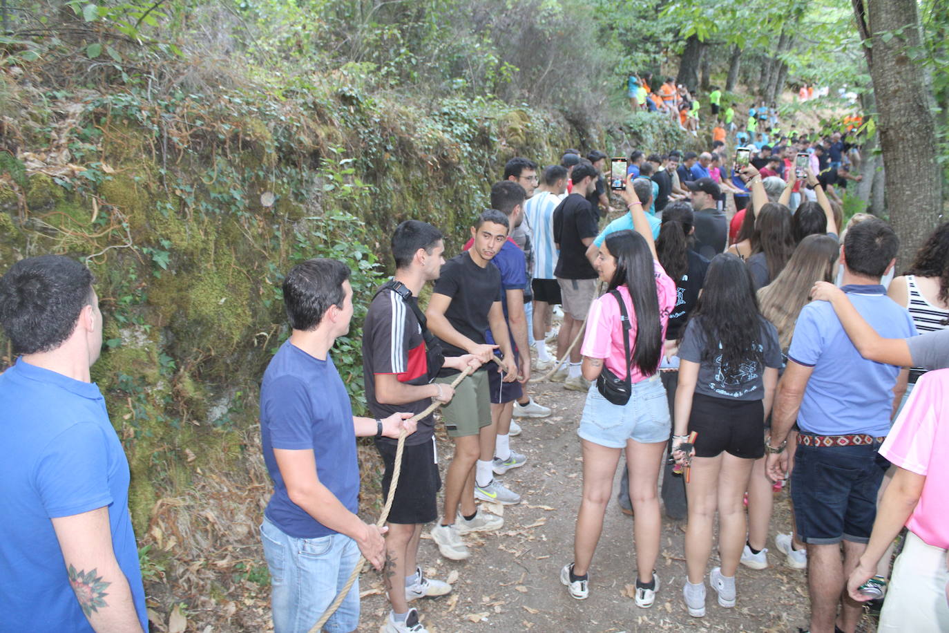 San Esteban de la Sierra celebra una intensa jornada de vísperas en honor al Cristo