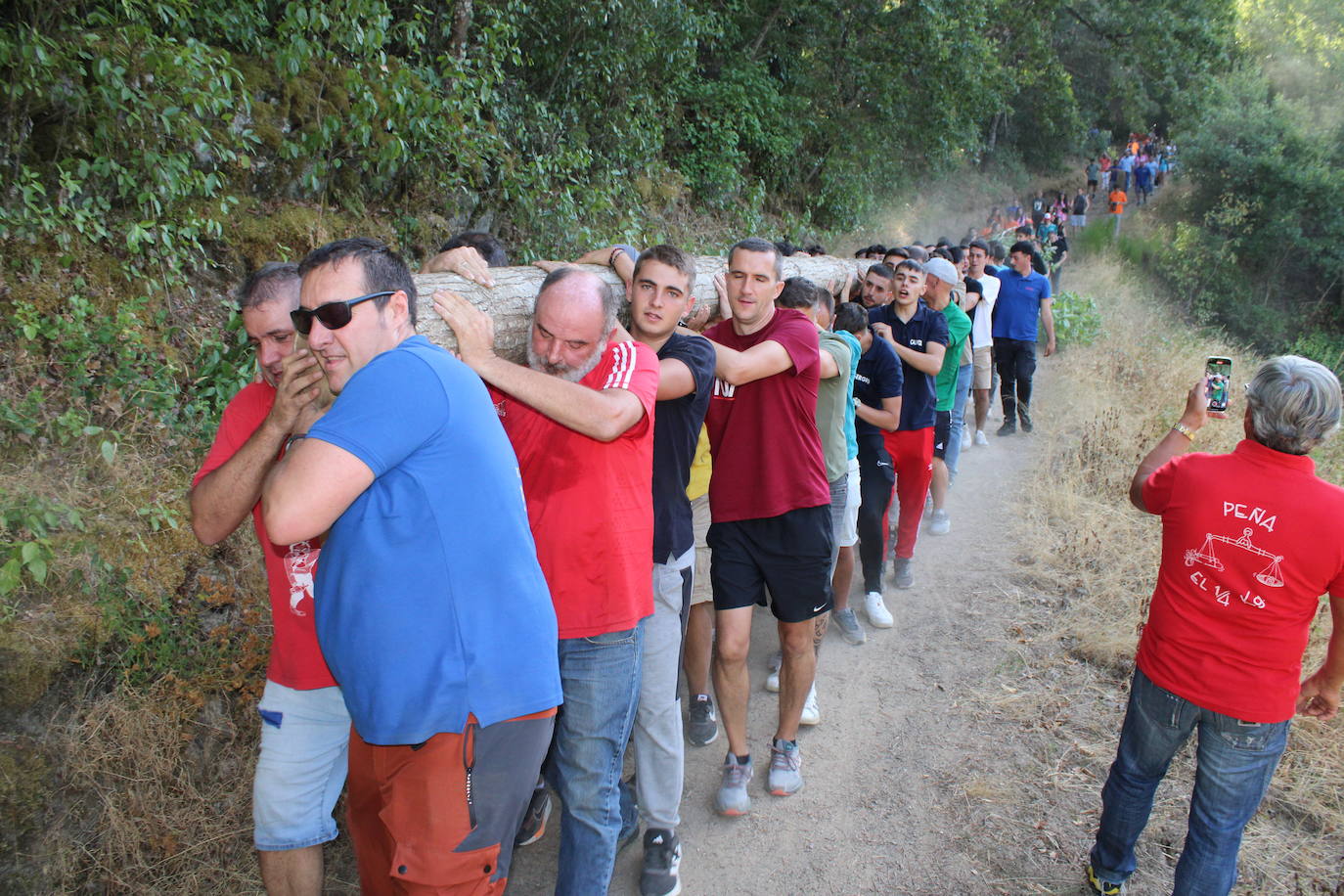 San Esteban de la Sierra celebra una intensa jornada de vísperas en honor al Cristo