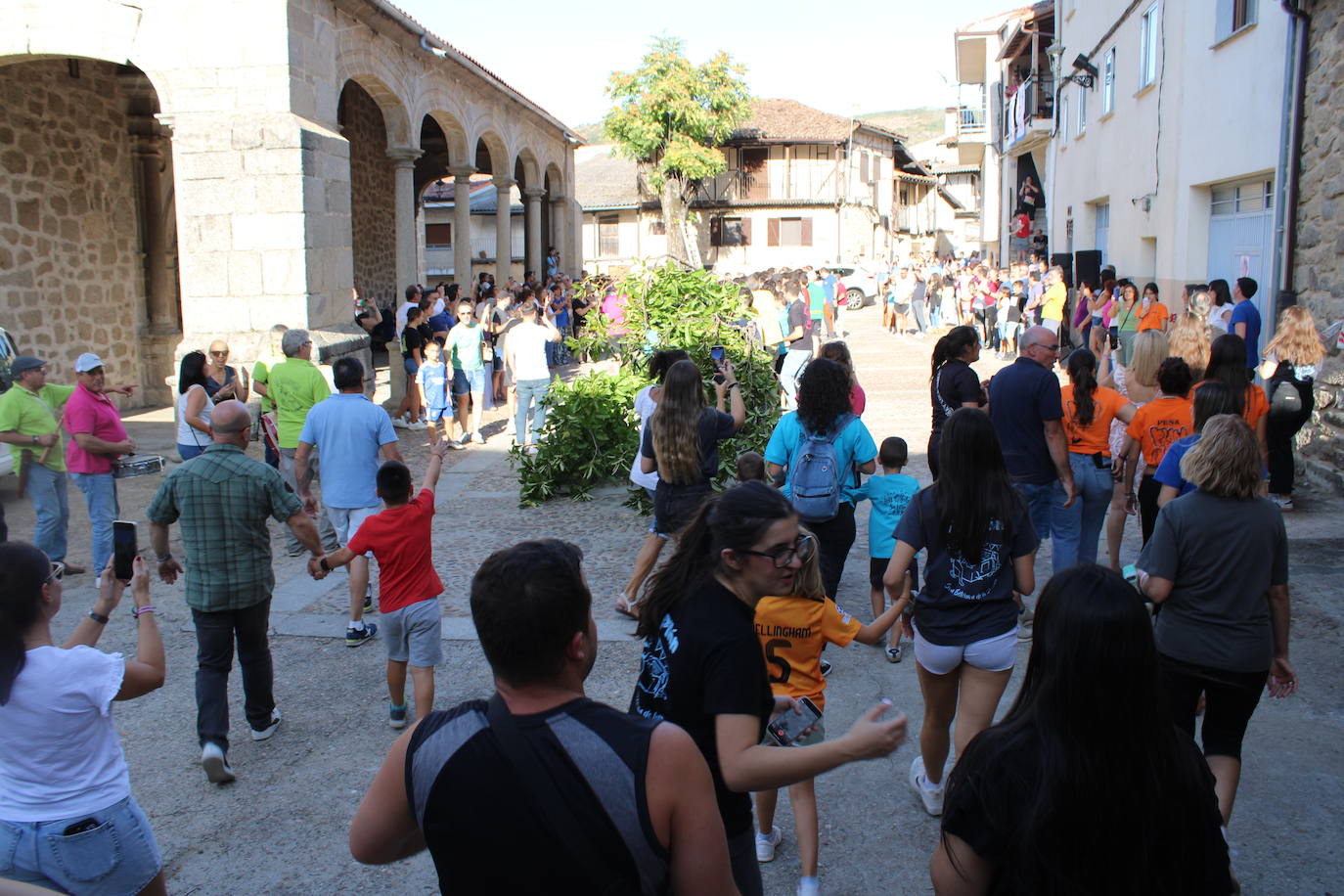 San Esteban de la Sierra celebra una intensa jornada de vísperas en honor al Cristo