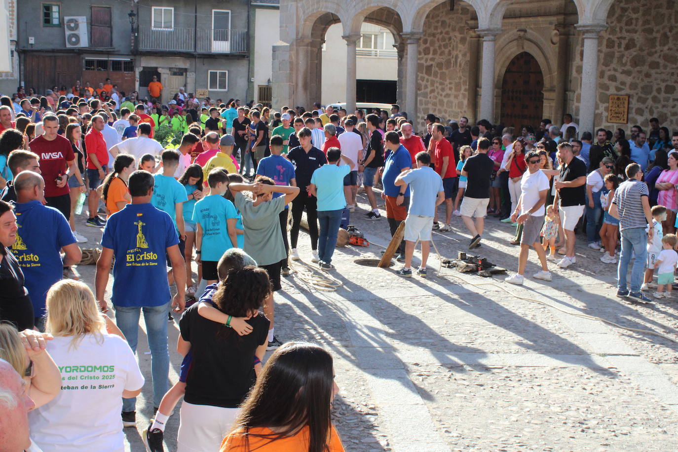 San Esteban de la Sierra celebra una intensa jornada de vísperas en honor al Cristo