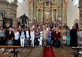 Fieles de Sorihuela en la iglesia de la localidad tras la misa en honor al Cristo de Valvanera