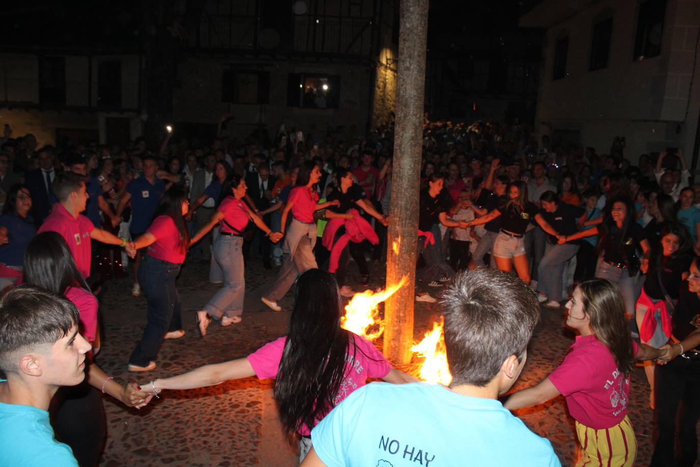 San Esteban de la Sierra celebra una intensa jornada de vísperas en honor al Cristo