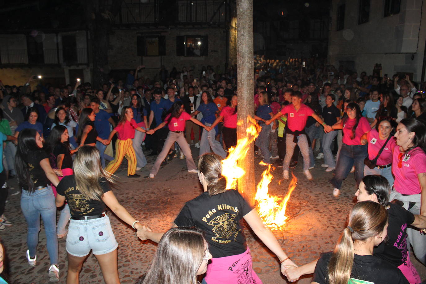 San Esteban de la Sierra celebra una intensa jornada de vísperas en honor al Cristo