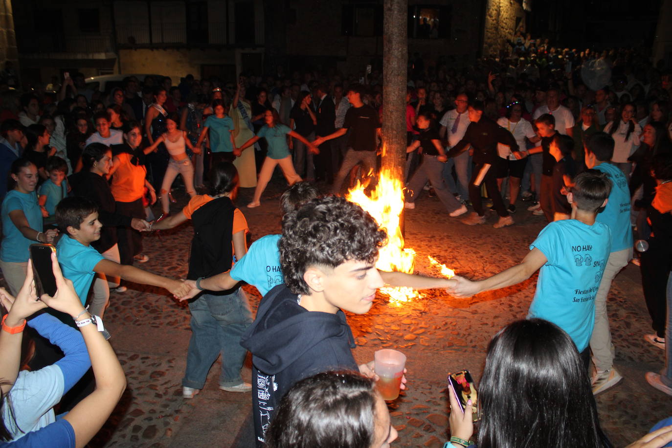 San Esteban de la Sierra celebra una intensa jornada de vísperas en honor al Cristo