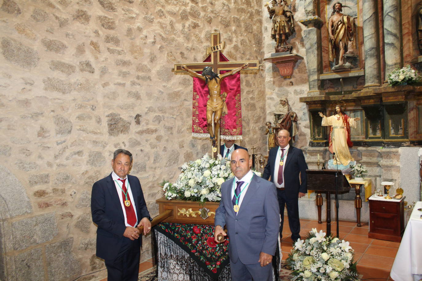 San Esteban de la Sierra luce con esplendor en el día del Cristo