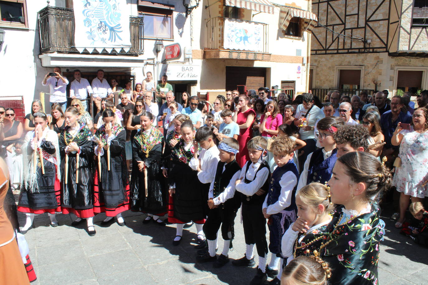 San Esteban de la Sierra luce con esplendor en el día del Cristo