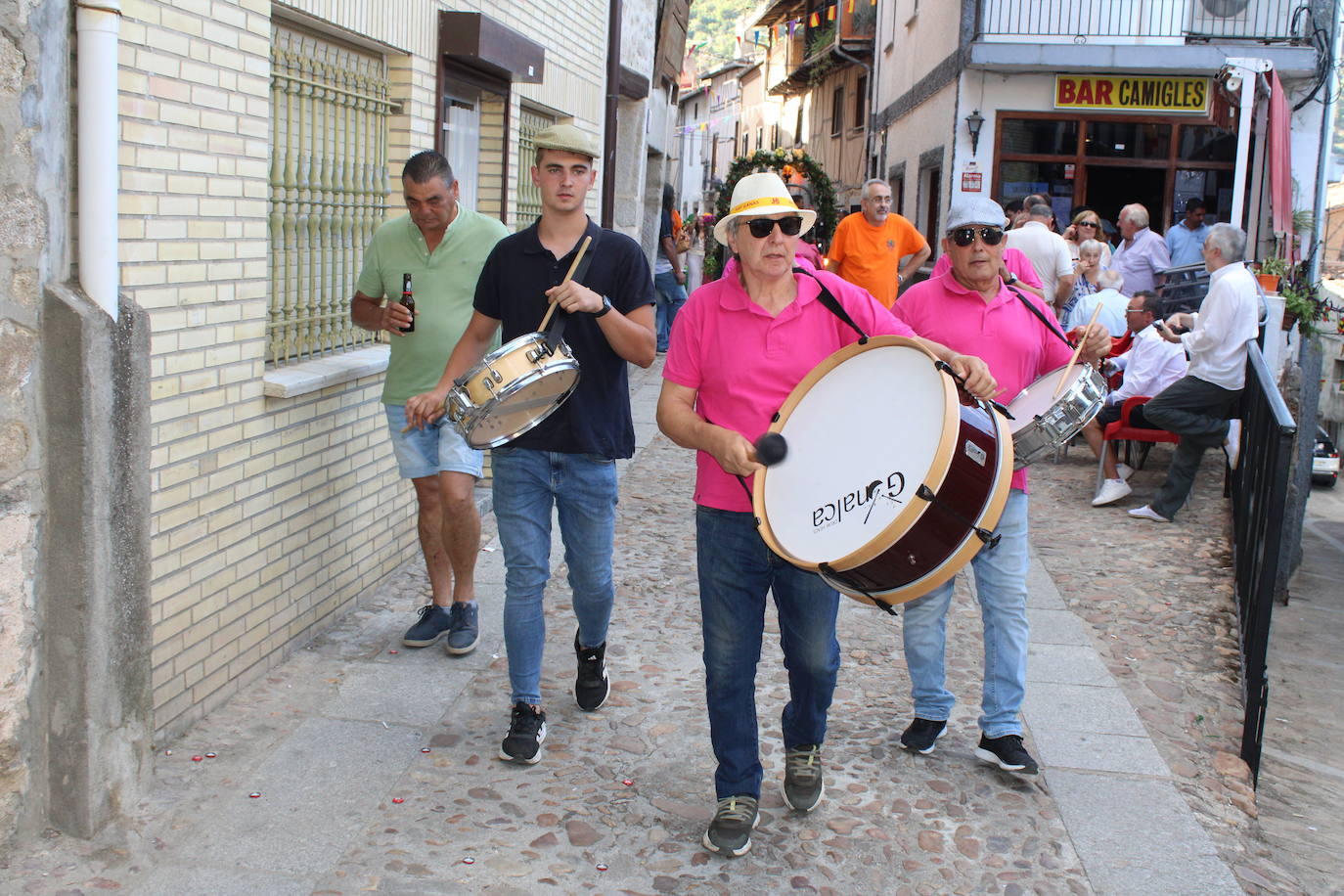 San Esteban de la Sierra disfruta con el toro
