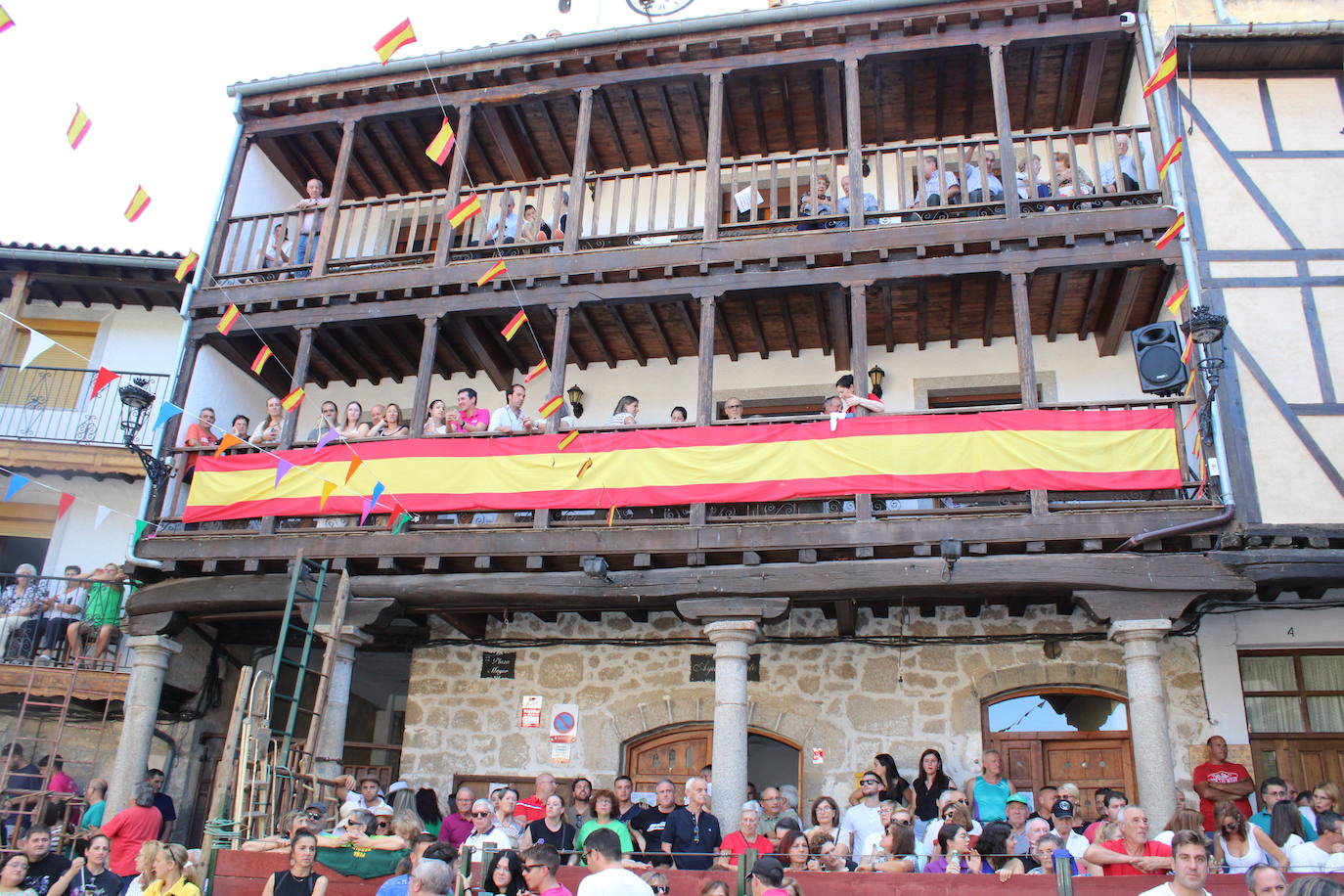 San Esteban de la Sierra disfruta con el toro