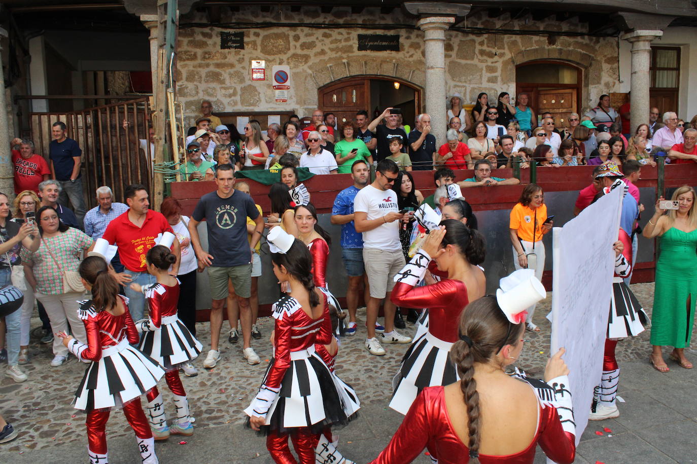 San Esteban de la Sierra disfruta con el toro
