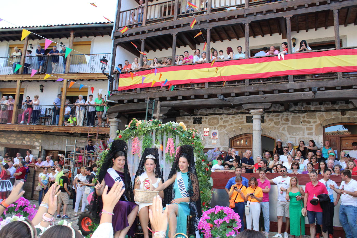 San Esteban de la Sierra disfruta con el toro