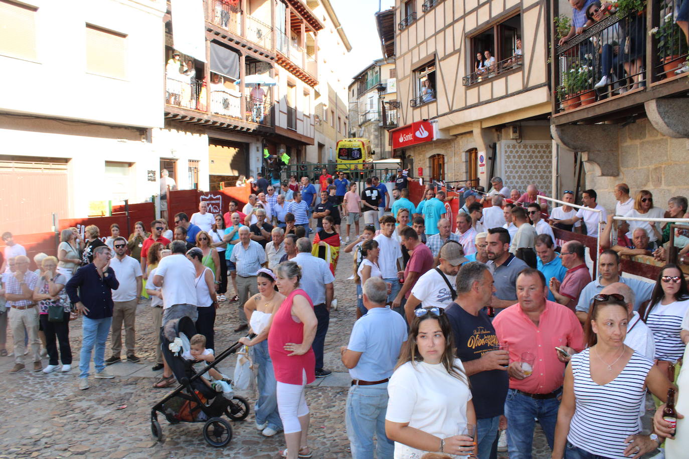San Esteban de la Sierra disfruta con el toro