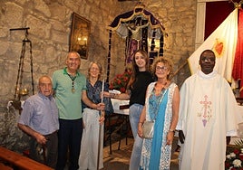 Miguel, Juan Antonio y Teresa cedieron la mayordomía a la familia García Sanz en presencia del sacerdote Mel