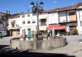 Una imagen de la plaza del pueblo.