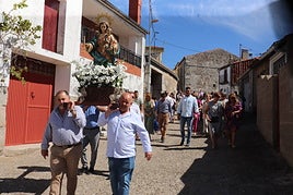 Procesión con la imagen de la Virgen de la Misericordia en la fiesta del año pasado.