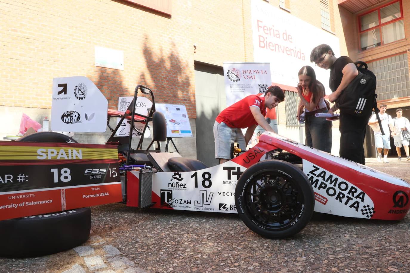 Pistoletazo de salida al curso: gran ambiente en la Feria de Bienvenida de la Universidad