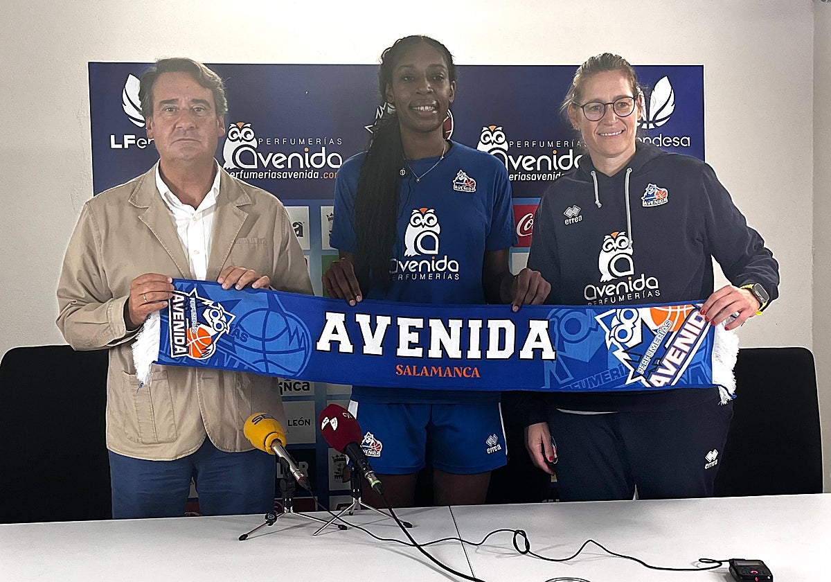 Jorge Recio, Khadijiah Cave y Anna Montañana, en la presentación.