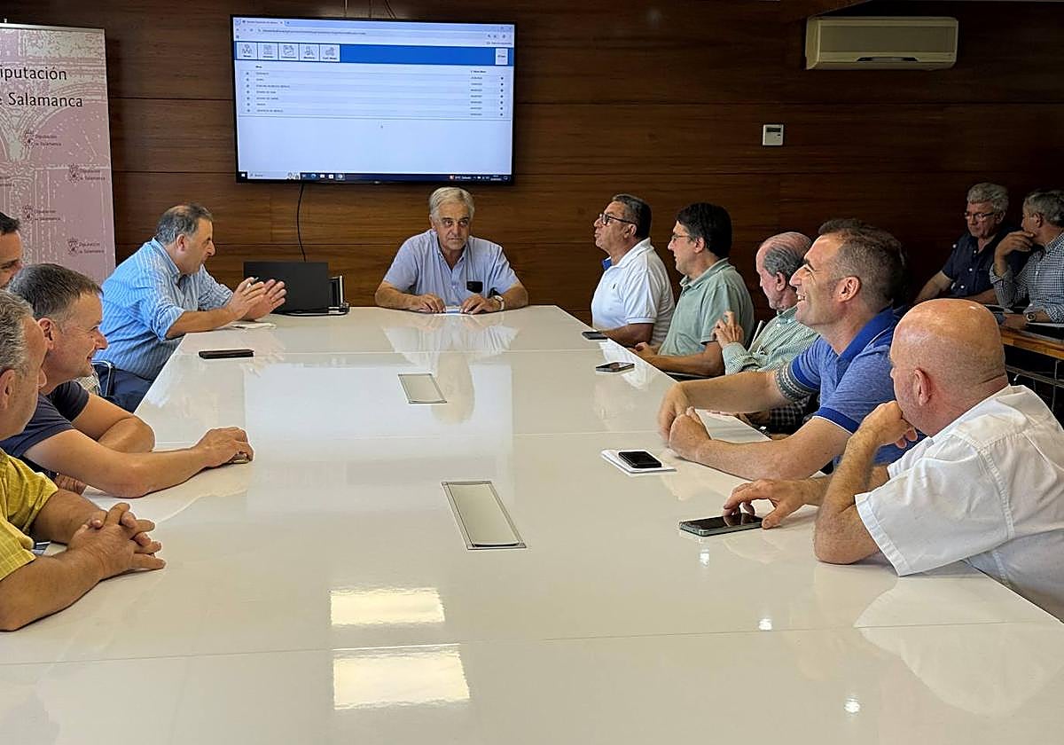 Una de las mesas de la Lonja de Salamanca.