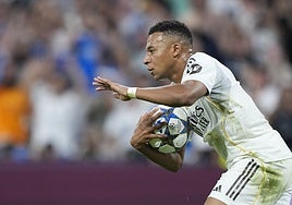 Mbappé celebra uno de los tantos.