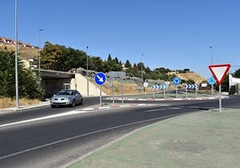 Rotonda de acceso al municipio de Cabrerizos en la carretera SA-804.