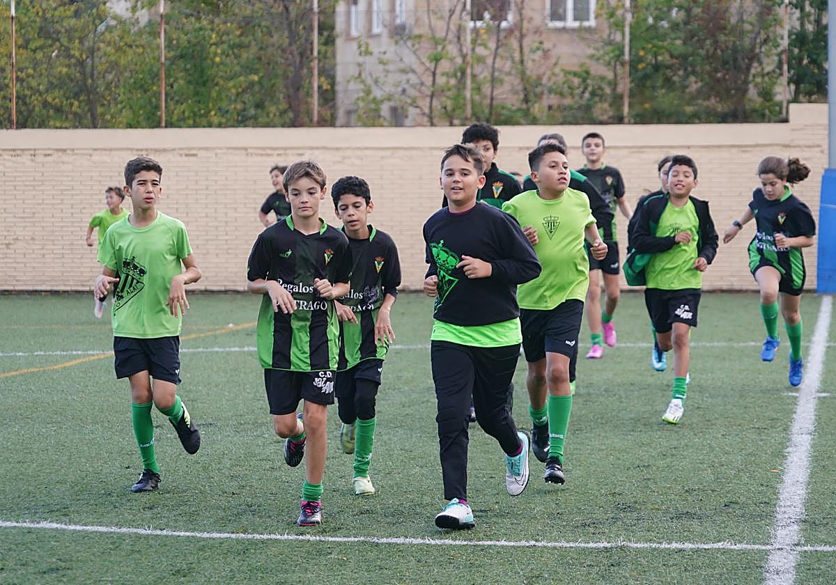 Canteranos del Jai Alai llevan a cabo una sesión de entrenamiento en La Sindical.