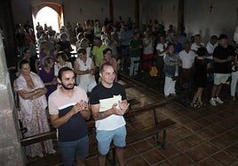 Celebración de la misa en la ermita.