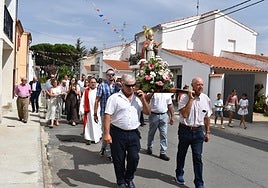 Vecinos de Nuevo Francos, durante la procesión.