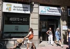 Oficina de la concesionaria del servicio municipal de transporte urbano en la Gran Vía.