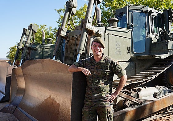 El teniente Joaquín Gómez Gámez, de la 2ª Compañía del Batallón de Caminos del Regimiento de Especialidades de Ingenieros Nº11 en Salamanca.